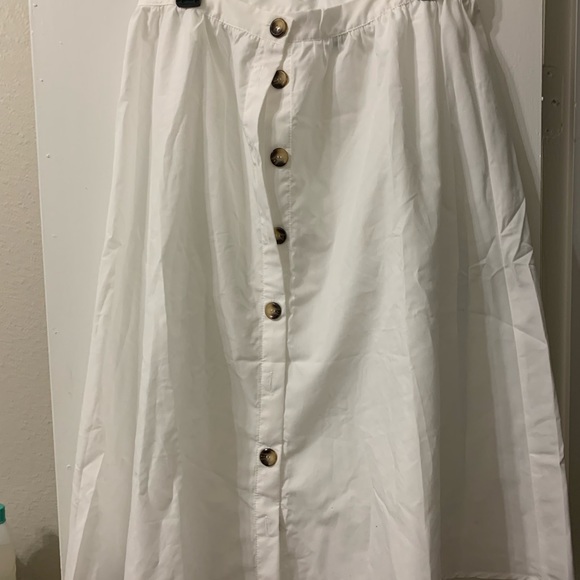 Never worn. Just didn’t fit me. 2 piece white size 0XL - Picture 3 of 3